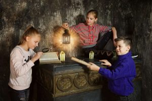 Are You Allowed To Get Help If You Are Stuck In a Escape Room